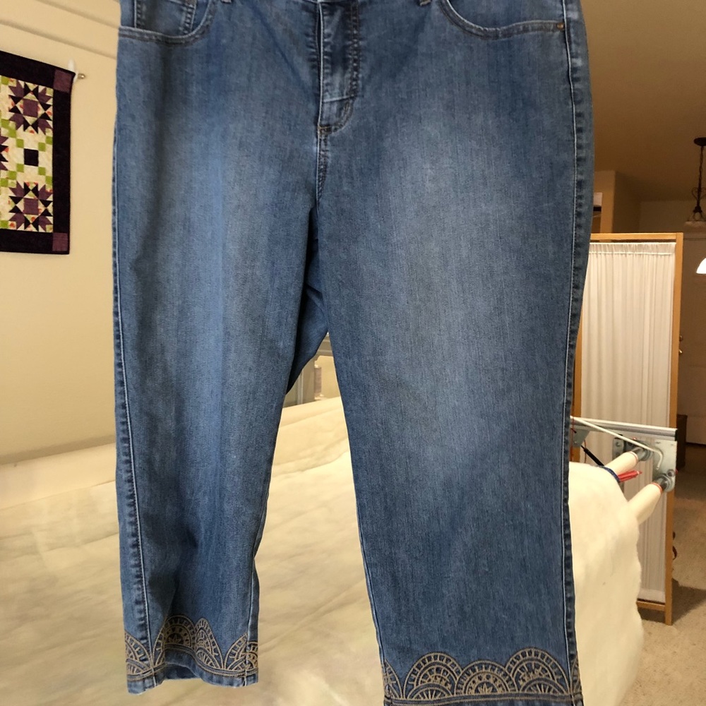 Women’s Embroidered Capri pants